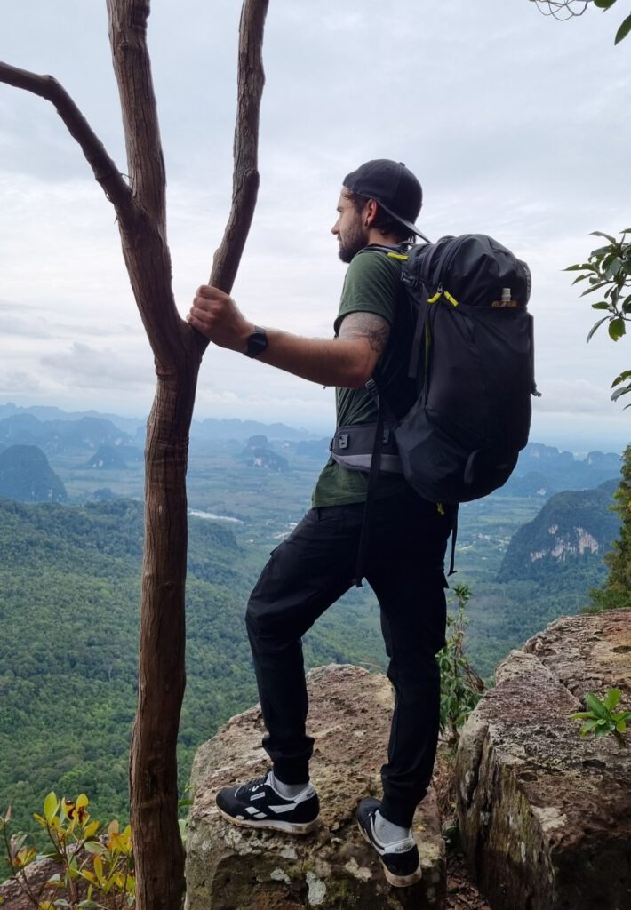 Jean-Paul Laue beim Wandern in den Bergen – Perspektivwechsel und Neuausrichtung zwischen Asien-Reise und Gründung von klima&so